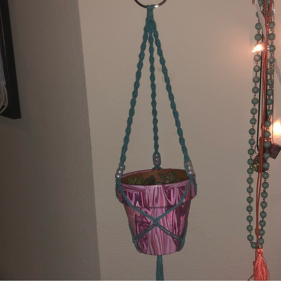 Large macrame plant hanger - Picture 5 of 8